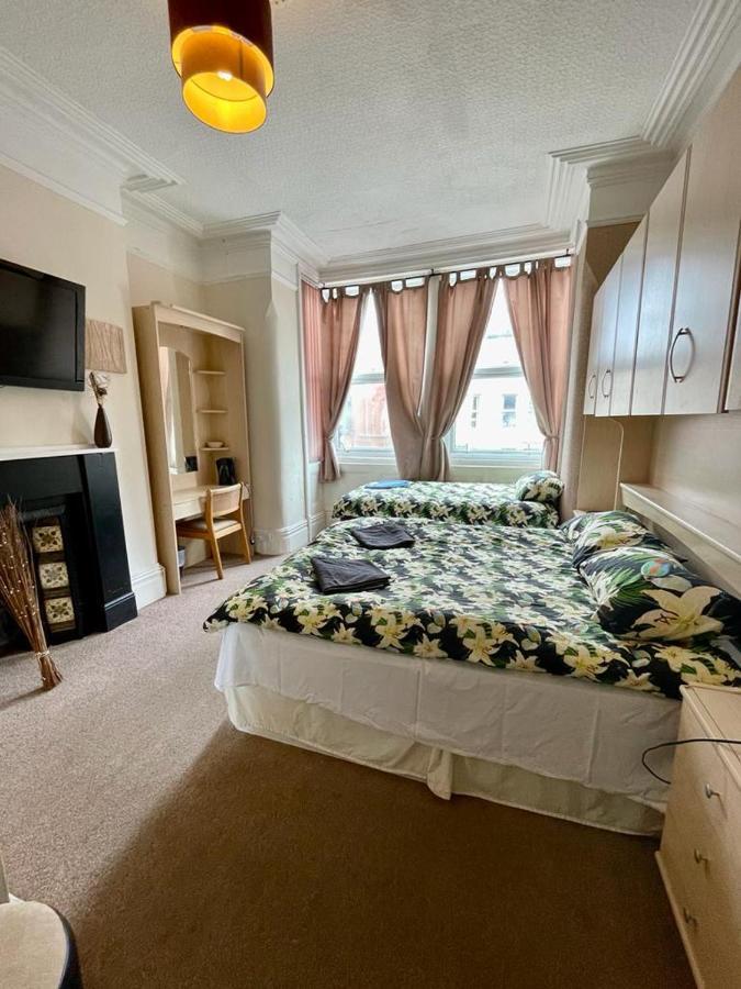 Hayward 2* Blackpool