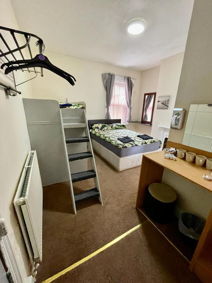 Hayward 2* Blackpool