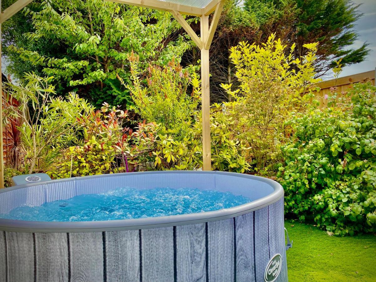 Holiday home Remarkable 3-bed Hot Tub House In *