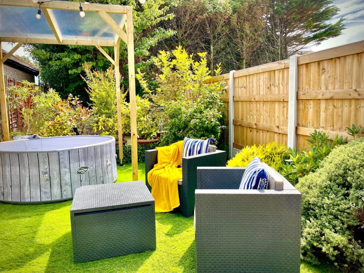 Remarkable 3-bed Hot Tub House In Holiday home