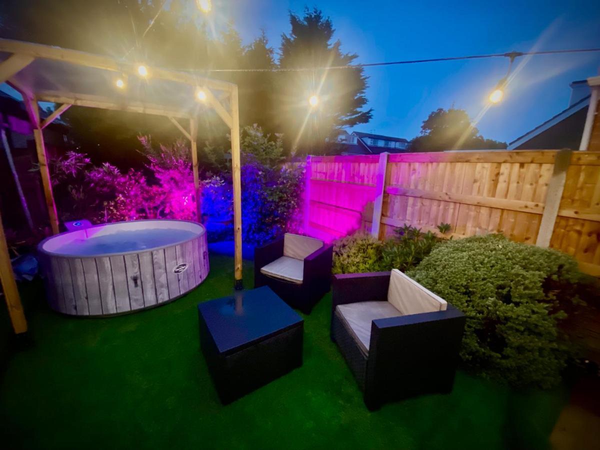 Remarkable 3-bed Hot Tub House In Holiday home