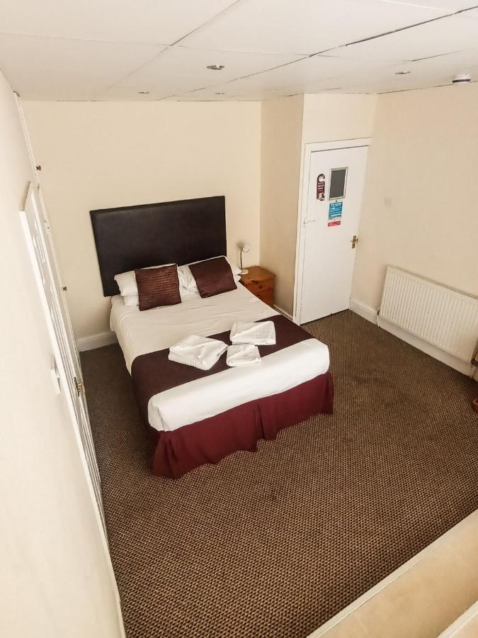 Stuart 3* Blackpool