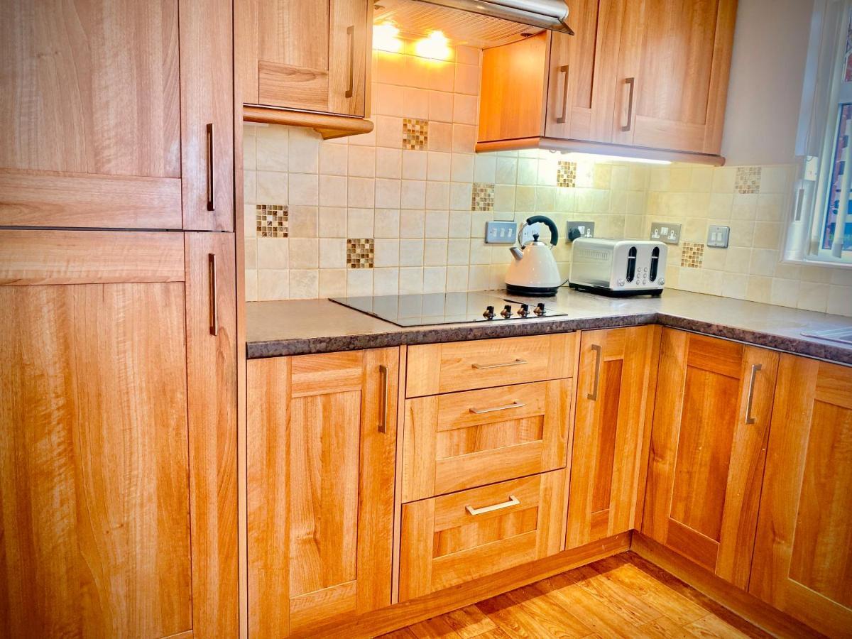 Holiday home Remarkable 3-bed Hot Tub House In