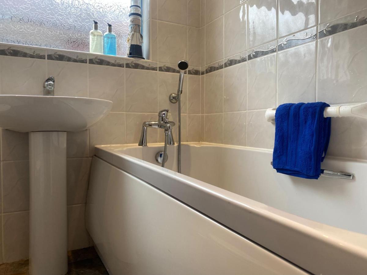 Holiday home Remarkable 3-bed Hot Tub House In *