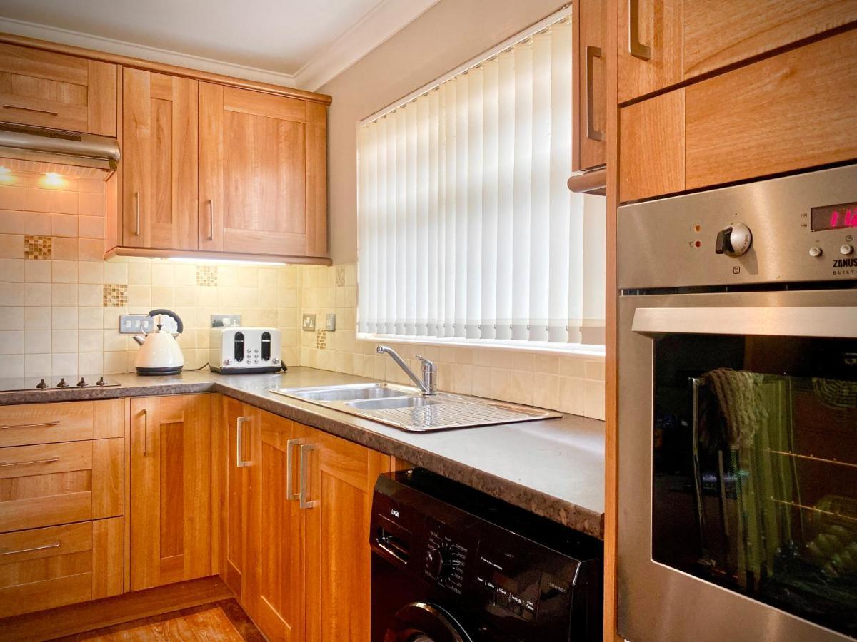 Remarkable 3-bed Hot Tub House In Holiday home *