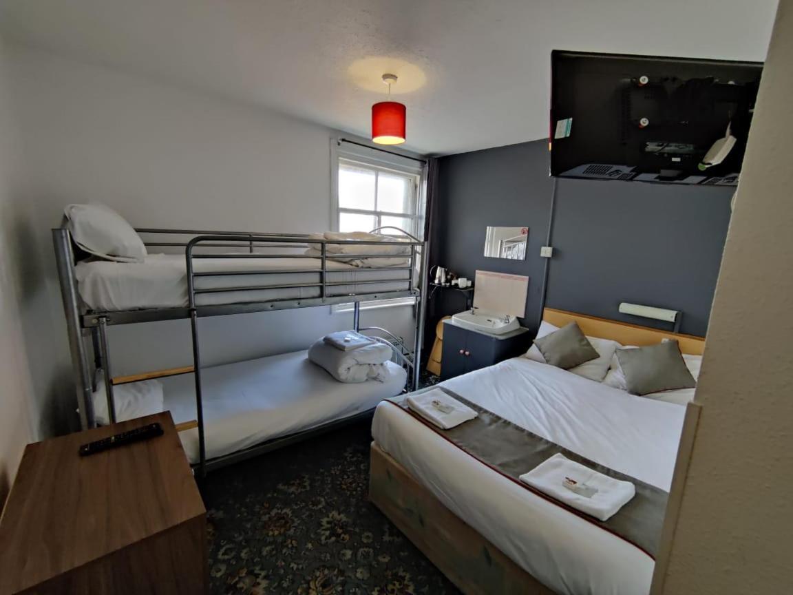 Hotel 46 3*