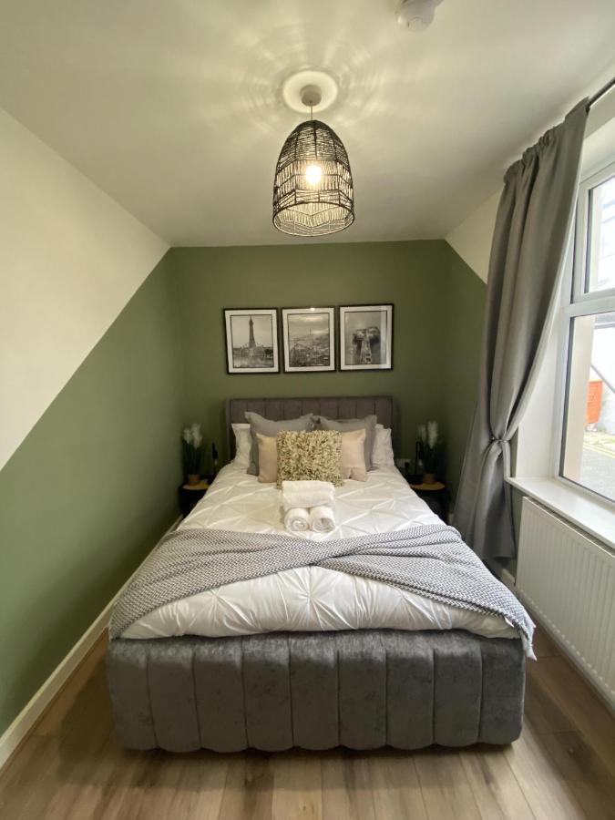 Apartment Abode - Vance Road Star House *