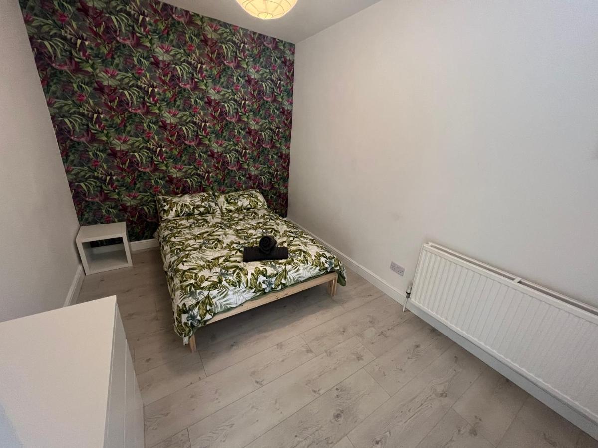Apartment Tropical Apartment, 10 Min From Tower, Outside Space, Sleeps 12 Blackpool