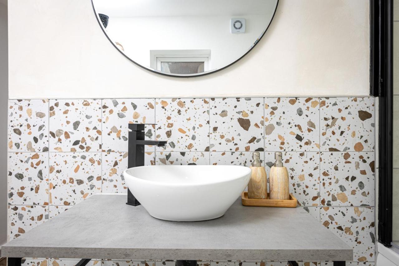 Stoneholme Short - Clare Street Apartment *