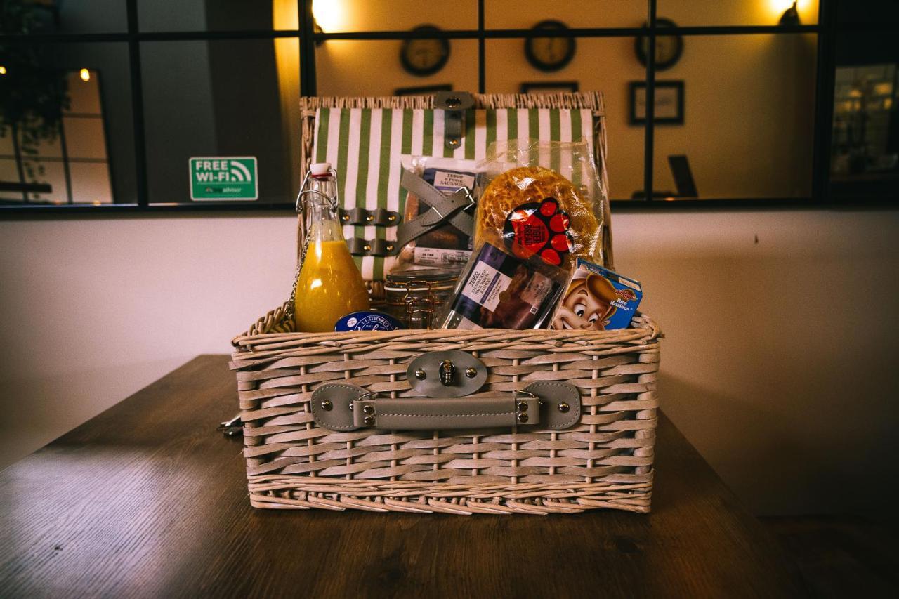 Regent House Holiday - Collection *