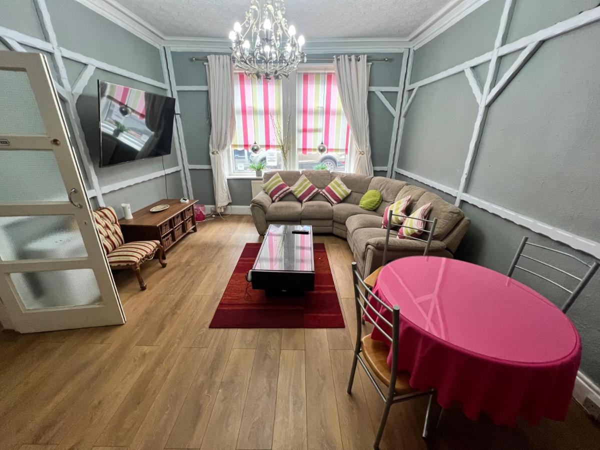 Kirkstead Guesthouse, Pet Friendly Available, Everyone Welcome Blackpool