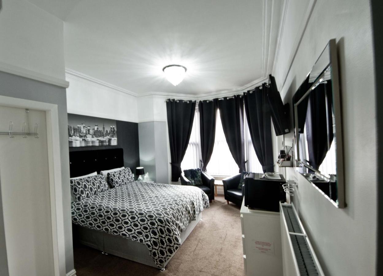 Guest house Rossall House , For Families & Couples