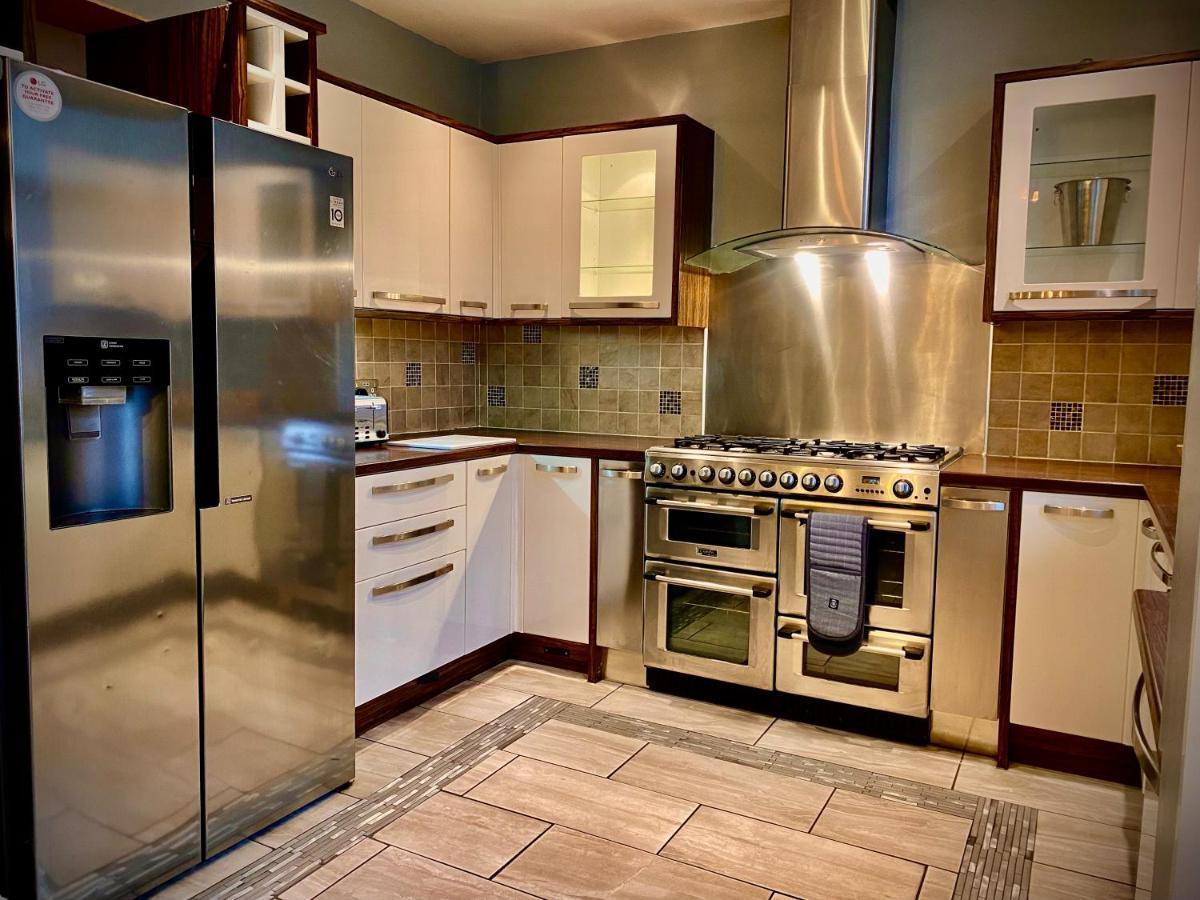 Captivating 4-bed Hot Tub House In Holiday home Blackpool