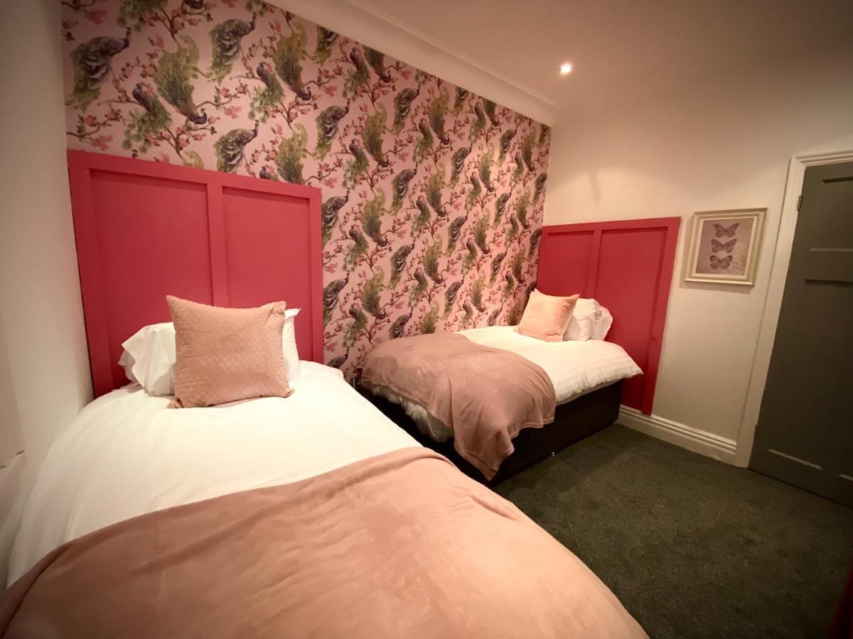 Holiday home Captivating 4-bed Hot Tub House In