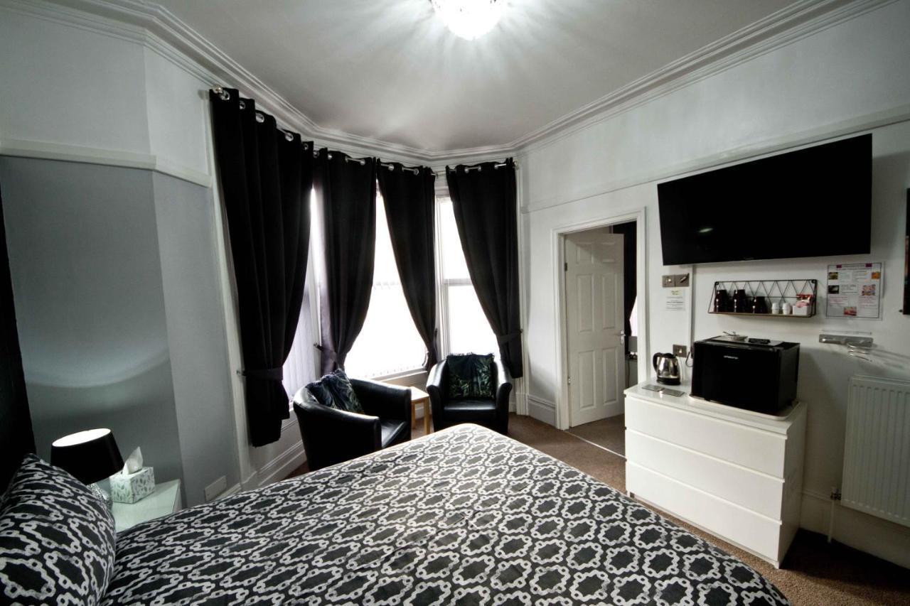 Rossall House , For Families & Couples Guest house 3*