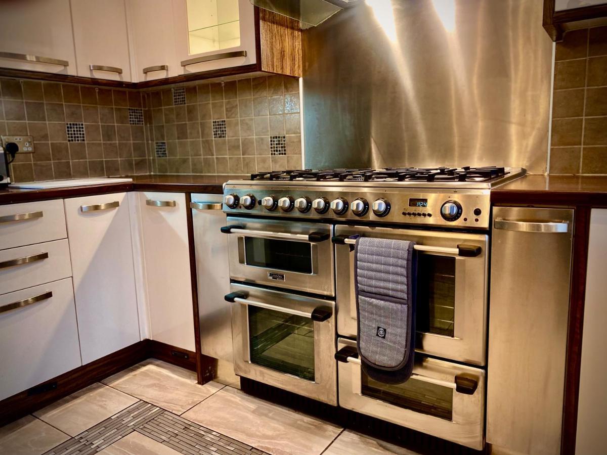 Captivating 4-bed Hot Tub House In Holiday home Blackpool