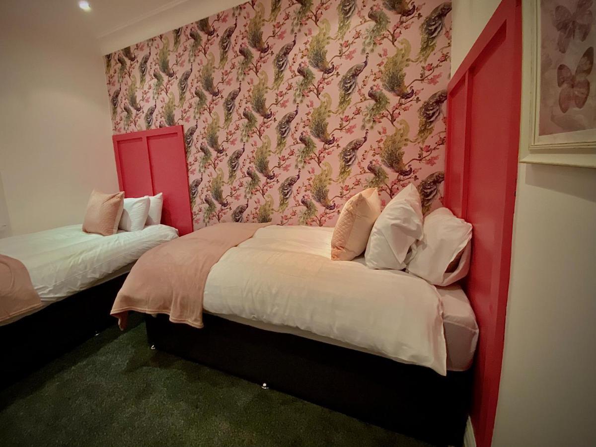 Captivating 4-bed Hot Tub House In * Blackpool