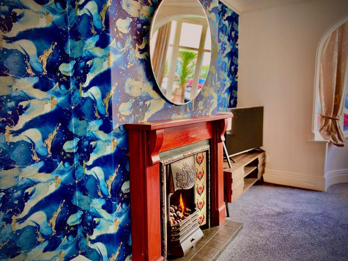 Holiday home Captivating 4-bed Hot Tub House In Blackpool