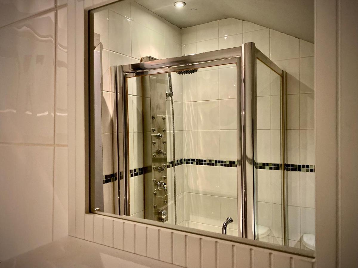 Captivating 4-bed Hot Tub House In Blackpool
