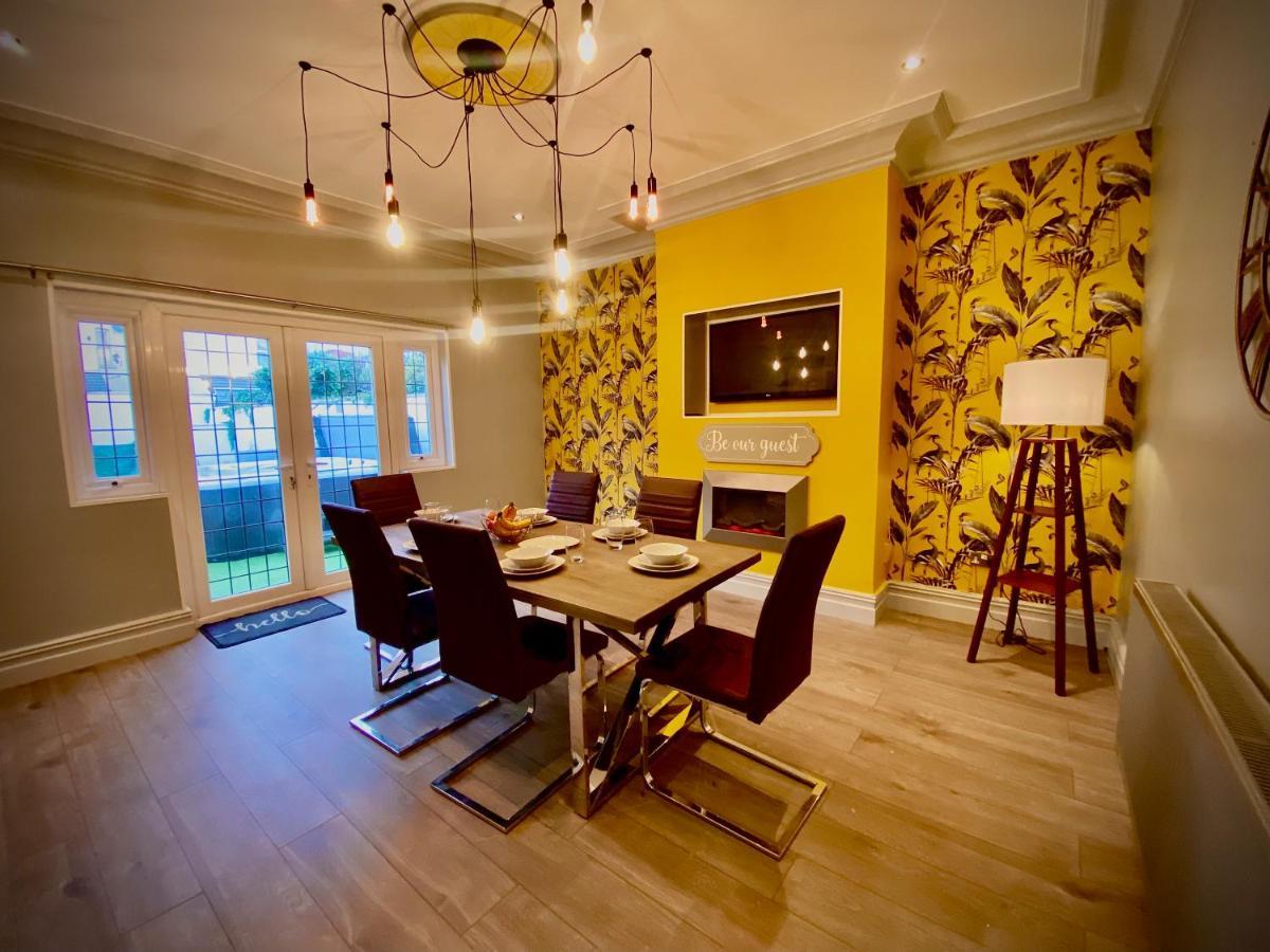 Captivating 4-bed Hot Tub House In *