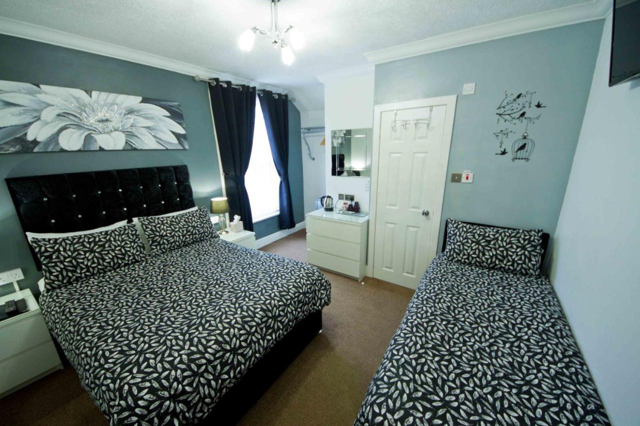 Guest house Rossall House , For Families & Couples