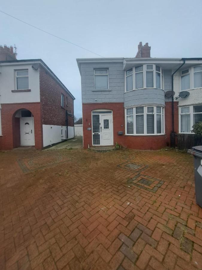 Holiday home Cosy Family Get-away 4 Bedrooms 7 Beds 2 Bathrooms *