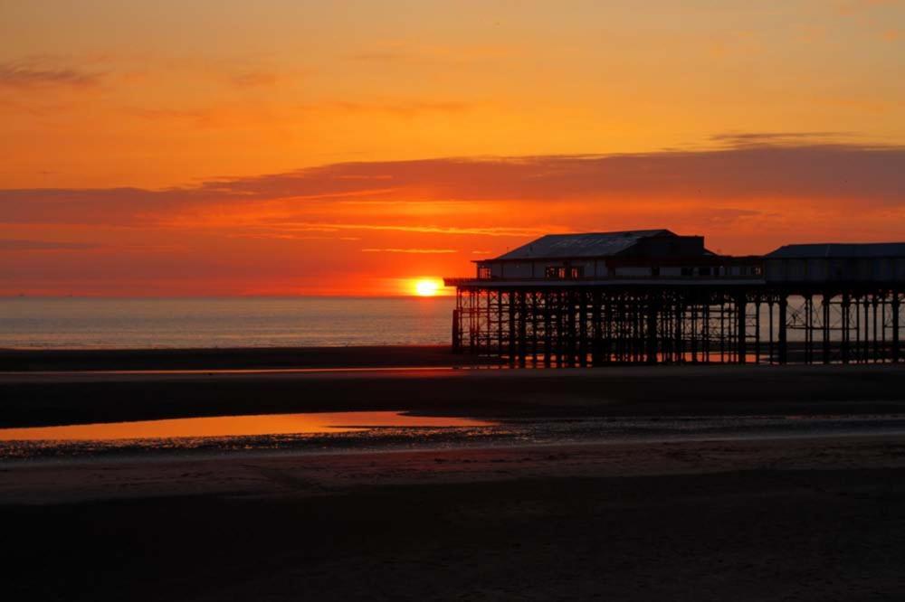 Rossall House , For Families & Couples 3* Blackpool