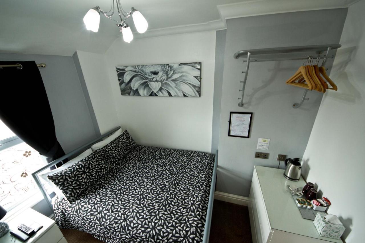 Guest house Rossall House , For Families & Couples