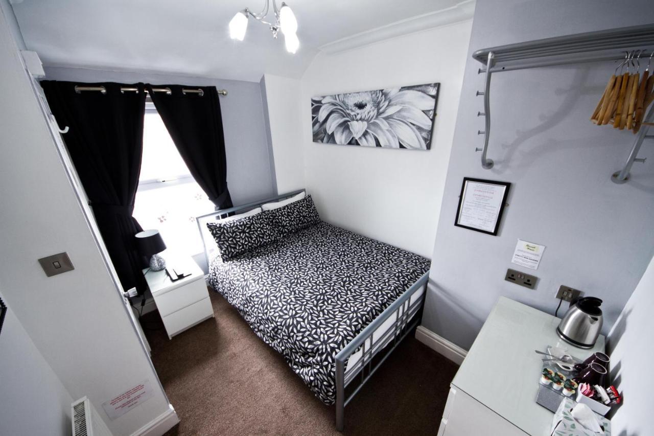 Guest house Rossall House , For Families & Couples