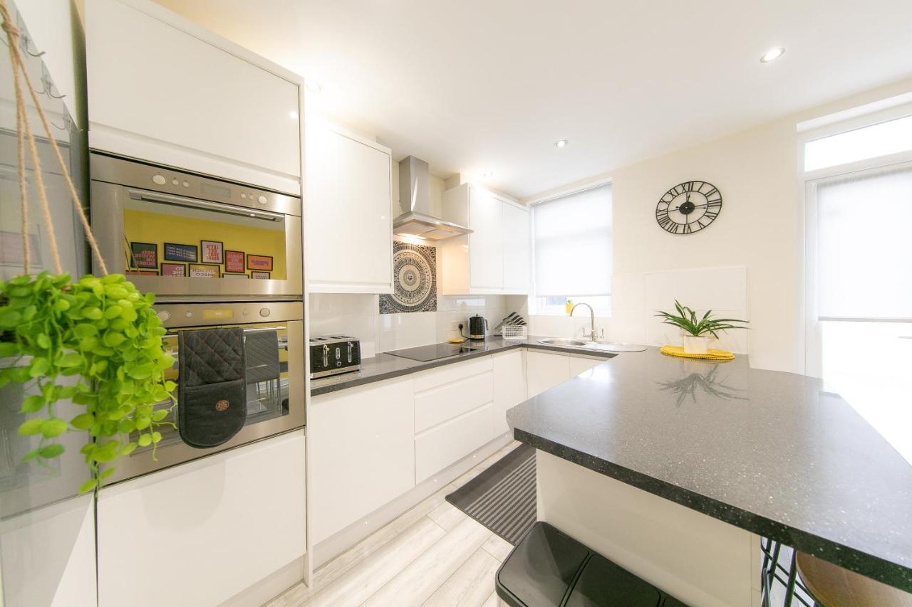 Stunning House Near Attractions Holiday home *