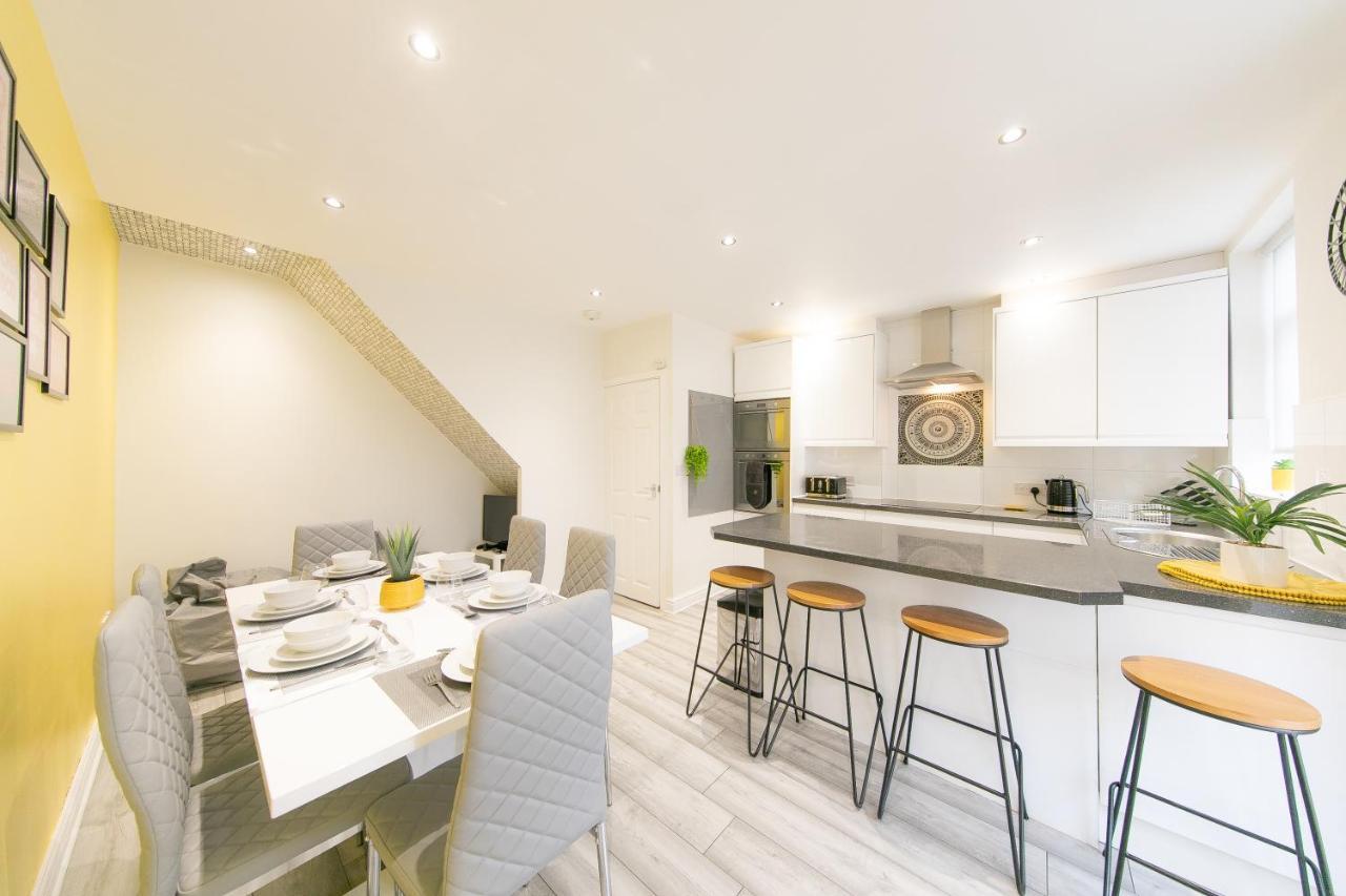Stunning House Near Attractions Holiday home *