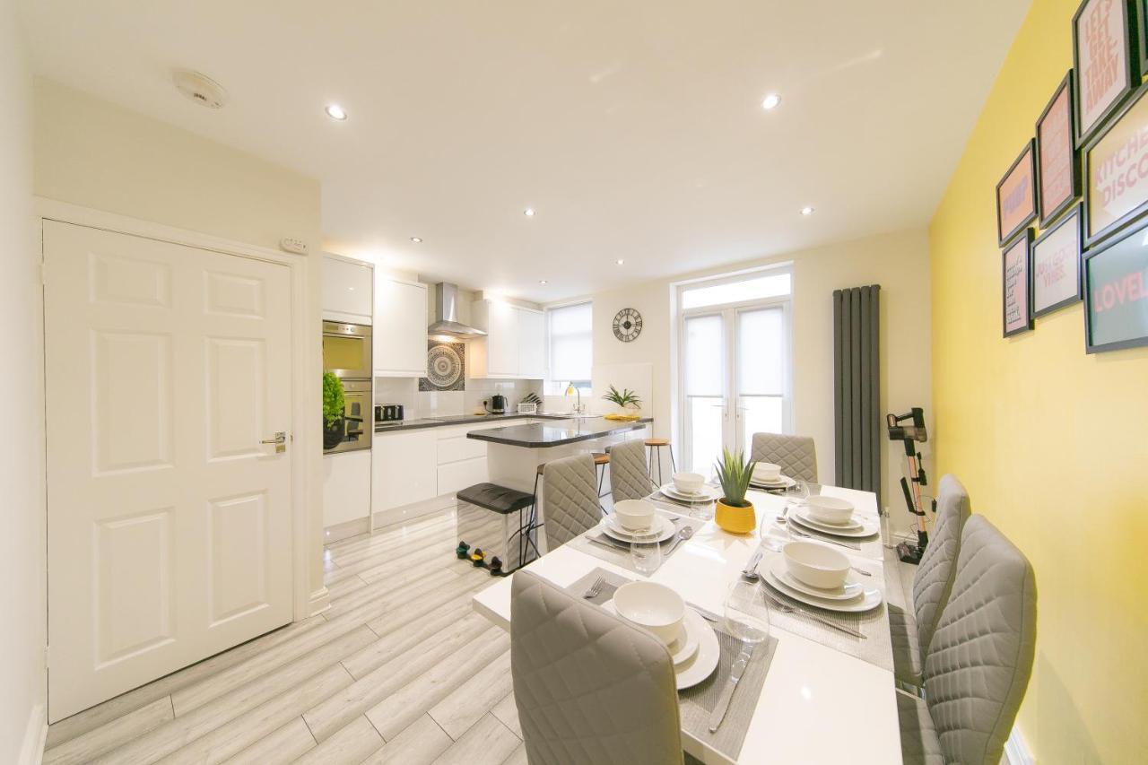Stunning House Near Attractions * Blackpool