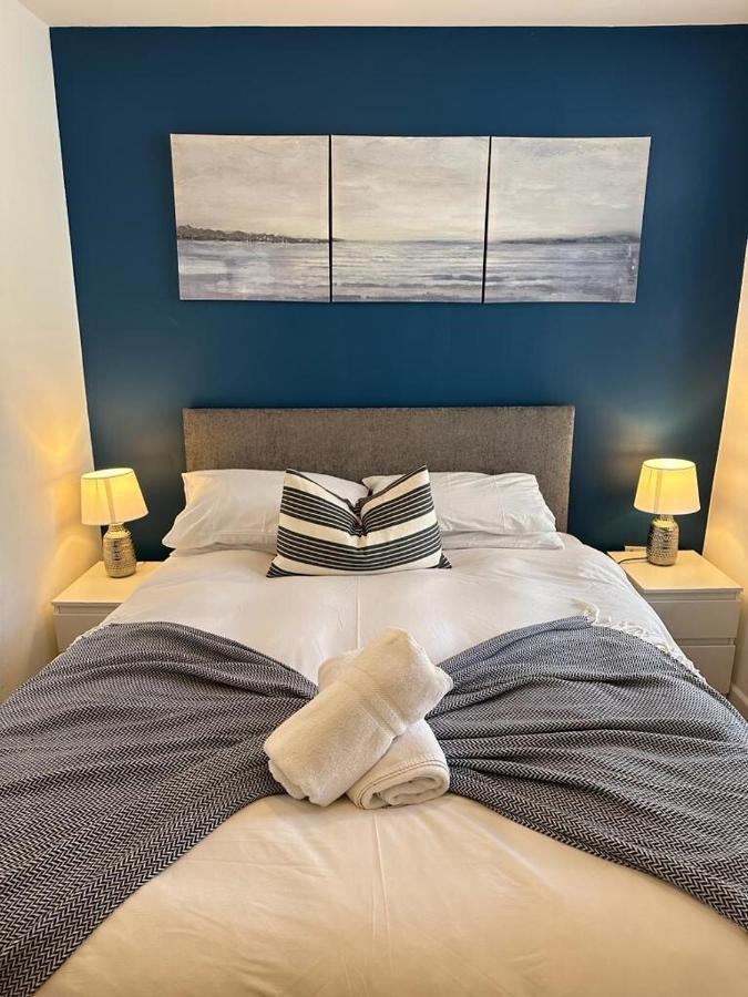 Apartment Abode - 20 Bairstow Street *