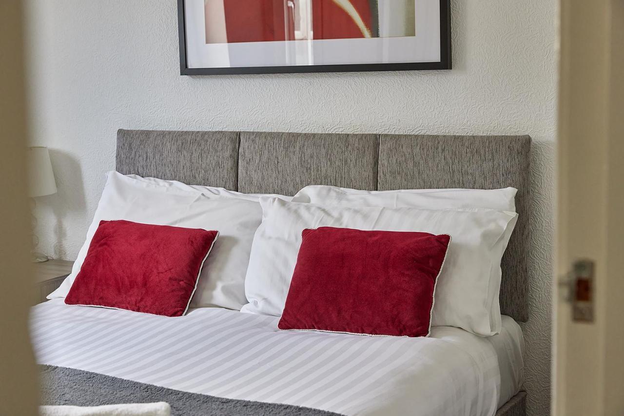 Apartment Pleasure *