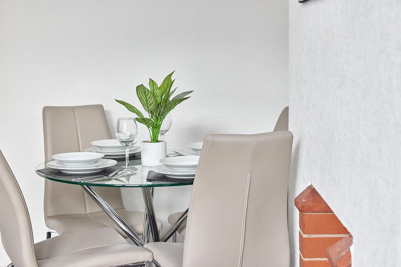 Pleasure Apartment