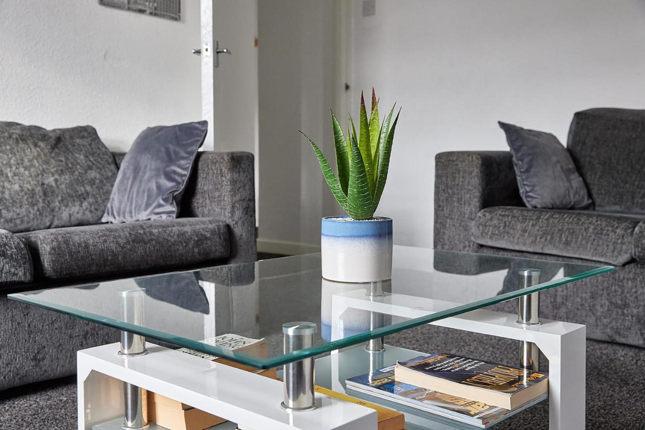 Pleasure Apartment *