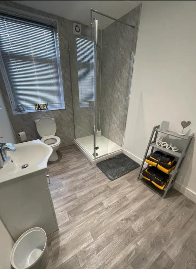 Newly Refurbished Clarendon Apartments, Free Wifi, Parking Apartment *