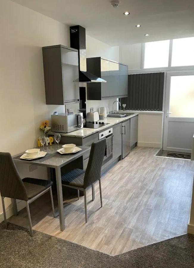 Newly Refurbished Clarendon Apartments, Free Wifi, Parking Apartment Blackpool