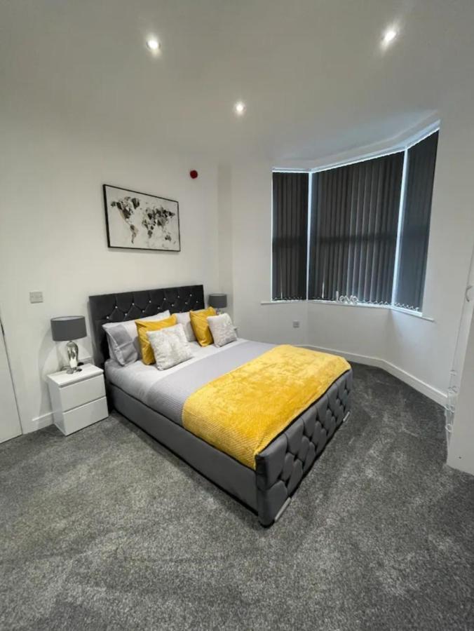 Newly Refurbished Clarendon Apartments, Free Wifi, Parking Apartment