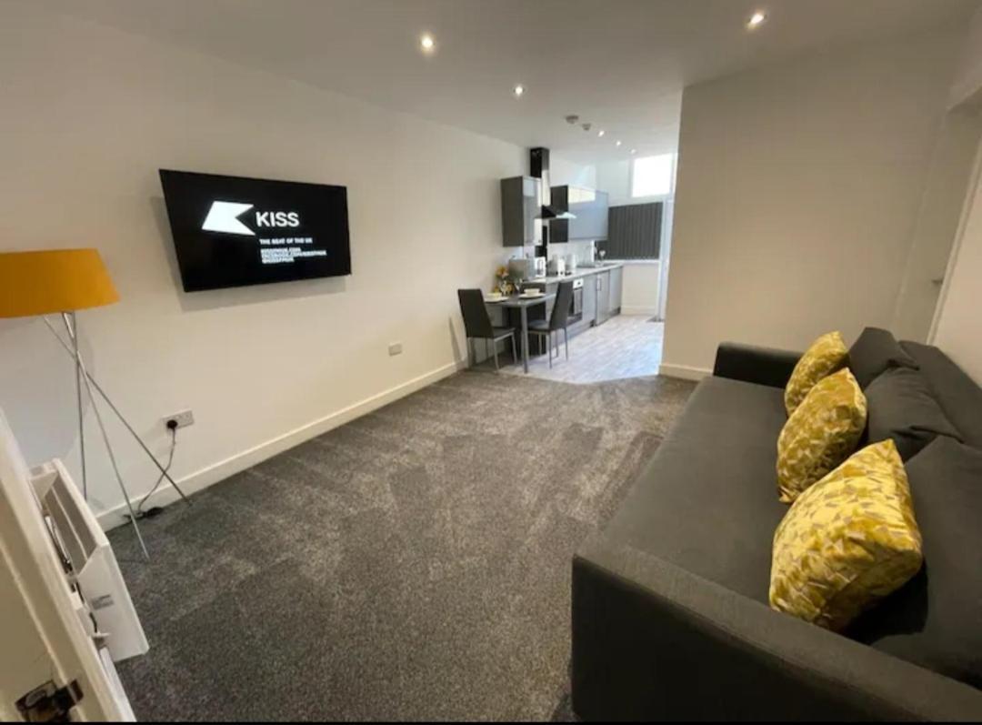 Apartment Newly Refurbished Clarendon Apartments, Free Wifi, Parking