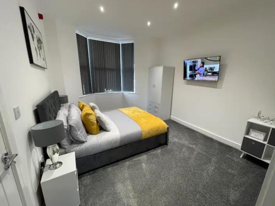 Newly Refurbished Clarendon Apartments, Free Wifi, Parking Blackpool
