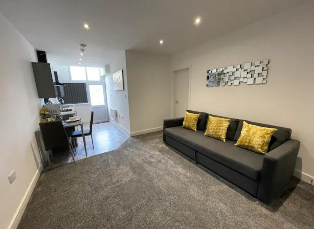 Newly Refurbished Clarendon Apartments, Free Wifi, Parking Blackpool