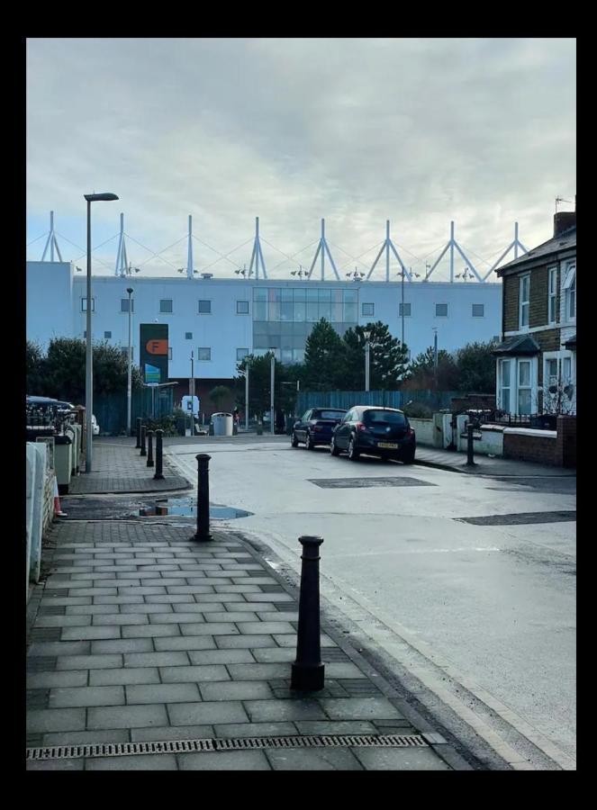 Apartment Newly Refurbished Clarendon Apartments, Free Wifi, Parking