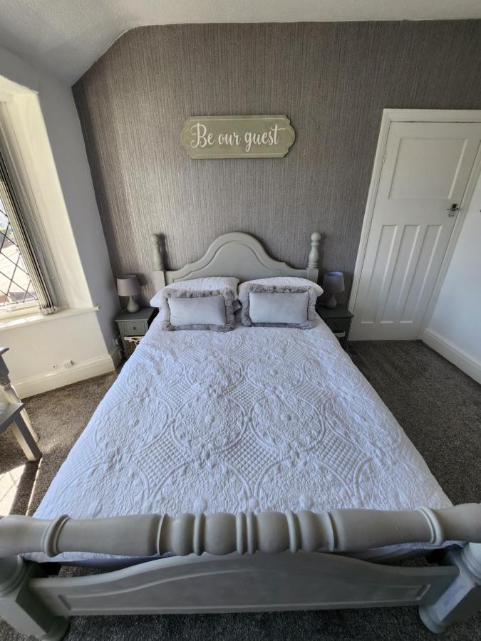 Delightful Newly Renovated 3-bed House With Garden Hut Holiday home