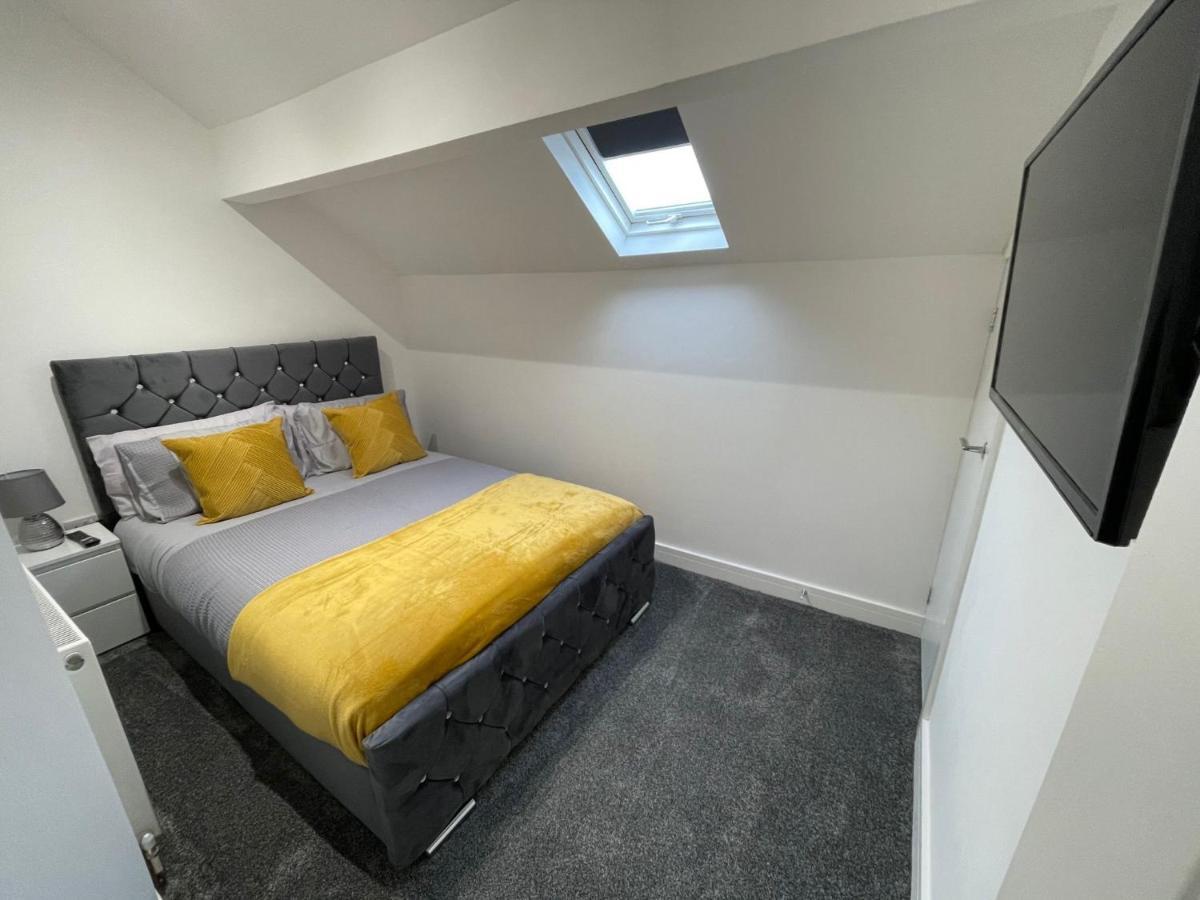 Newly Refurbished Clarendon Apartments, Free Wifi, Parking Apartment