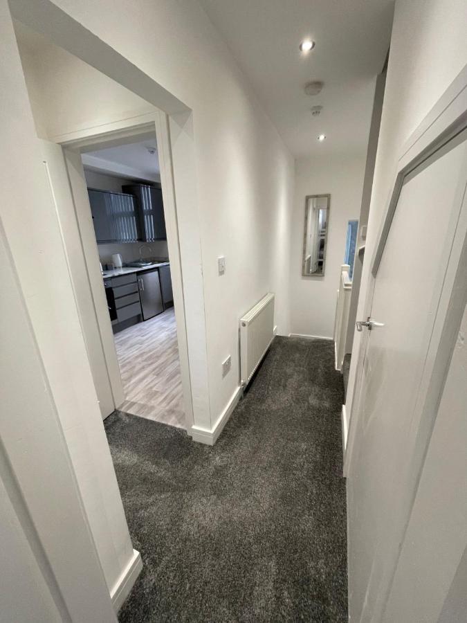 Newly Refurbished Clarendon Apartments, Free Wifi, Parking Apartment
