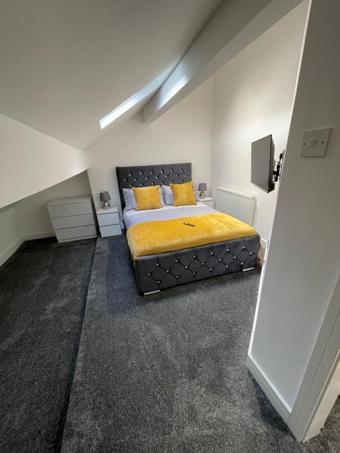 Newly Refurbished Clarendon Apartments, Free Wifi, Parking Apartment Blackpool