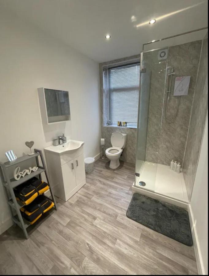 Apartment Newly Refurbished Clarendon Apartments, Free Wifi, Parking *