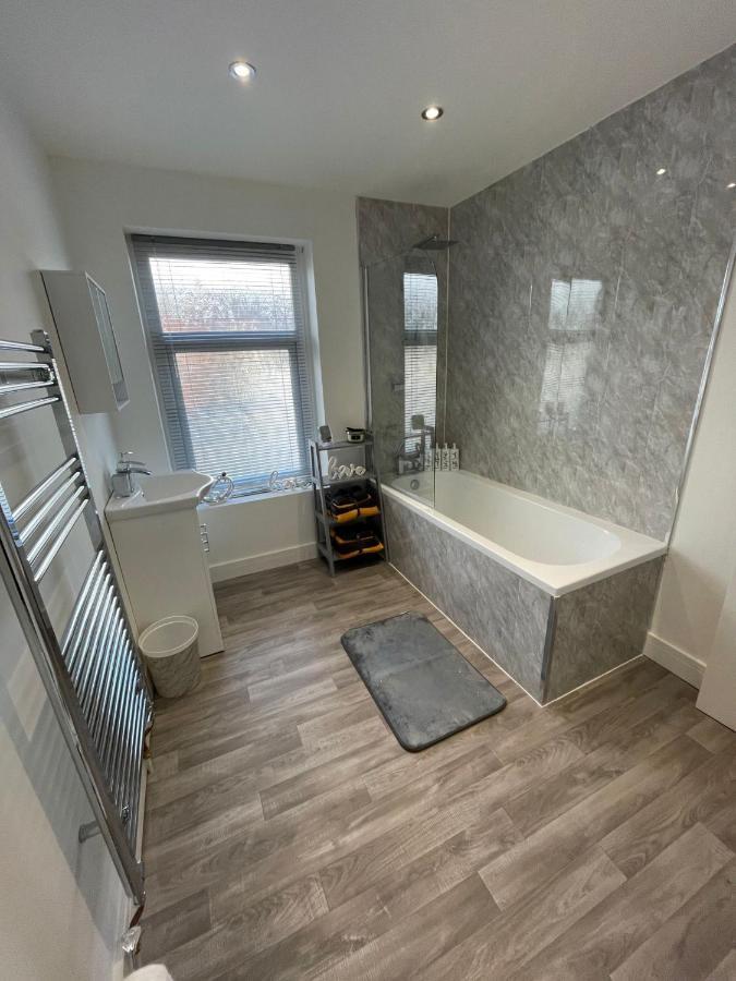 Newly Refurbished Clarendon Apartments, Free Wifi, Parking Apartment Blackpool