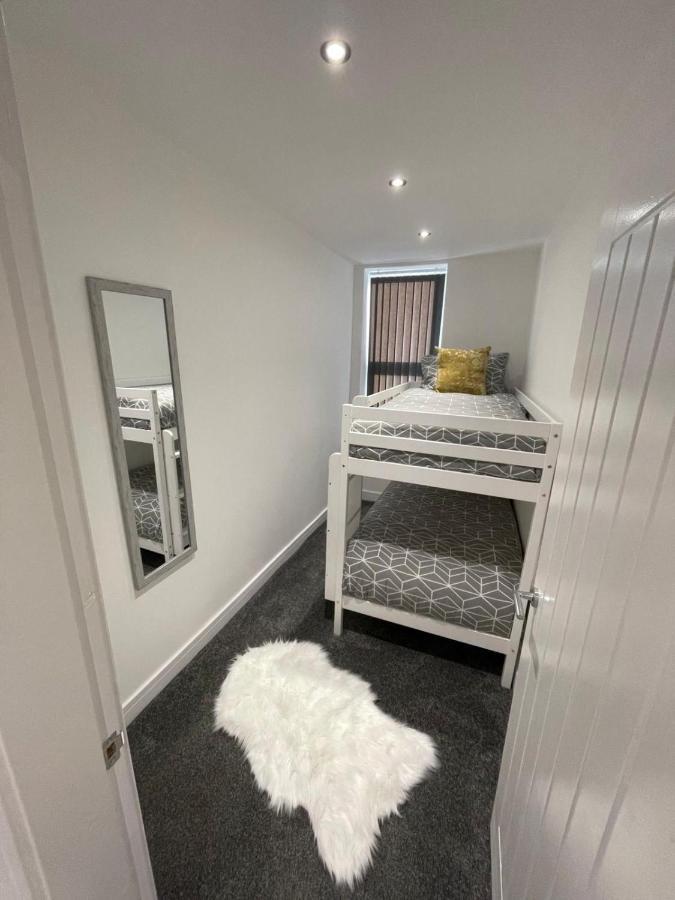 Apartment Newly Refurbished Clarendon Apartments, Free Wifi, Parking